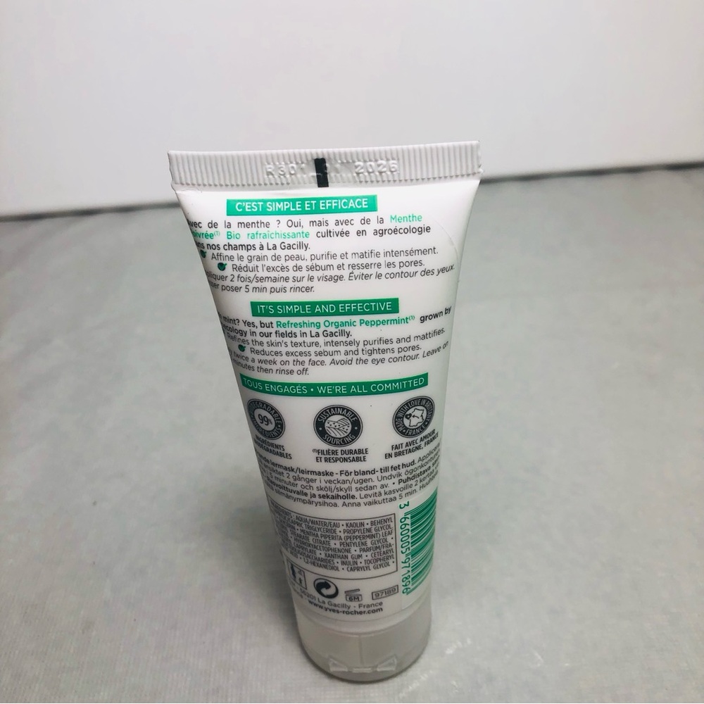 Yves Rocher Pure Menthe Pore Cleaning Clay Mask Peppermint 75 ml./2.5 fl.oz. - Picture 2 of 3